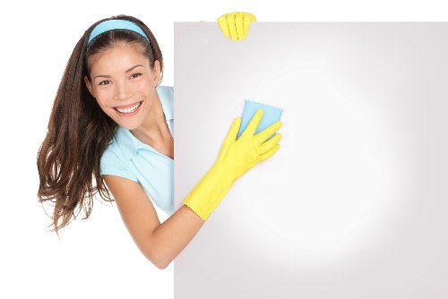Wet floor and cable management during carpet cleaning